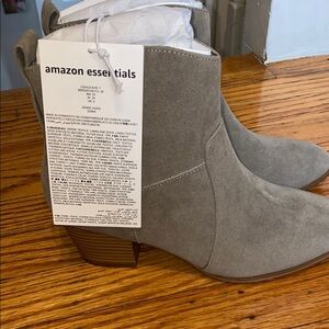 Amazon Essentials Women's tan Ankle Boots
